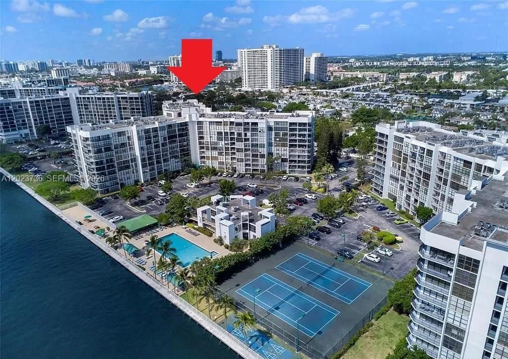 800 Parkview Dr , Unit 430, Hallandale Beach, FL 33009 Photo