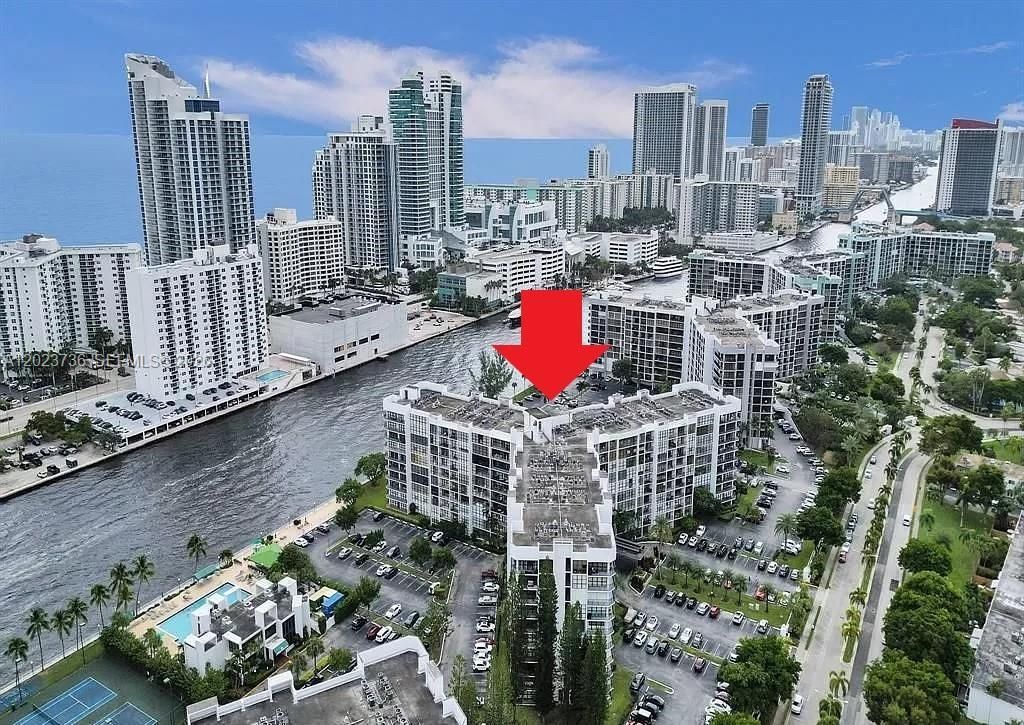 800 Parkview Dr , Unit 430, Hallandale Beach, FL 33009 Photo