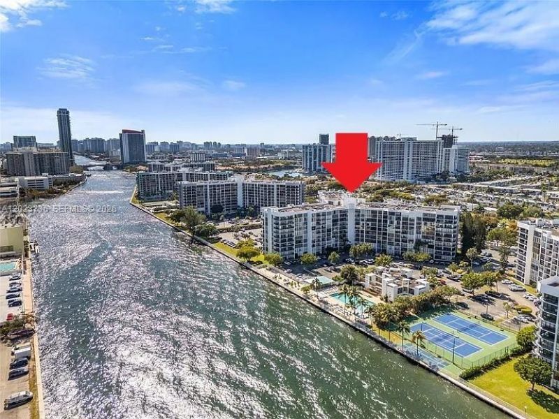 800 Parkview Dr , Unit 430, Hallandale Beach, FL 33009 Photo