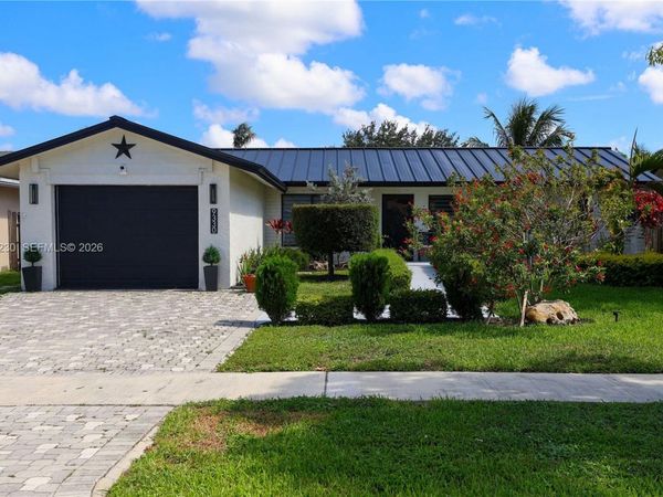 9330 NW 43rd St , Sunrise, FL 33351