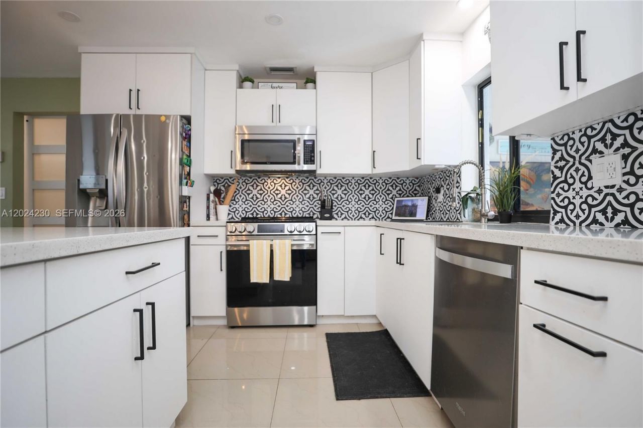 9330 NW 43rd St , Sunrise, FL 33351 Photo