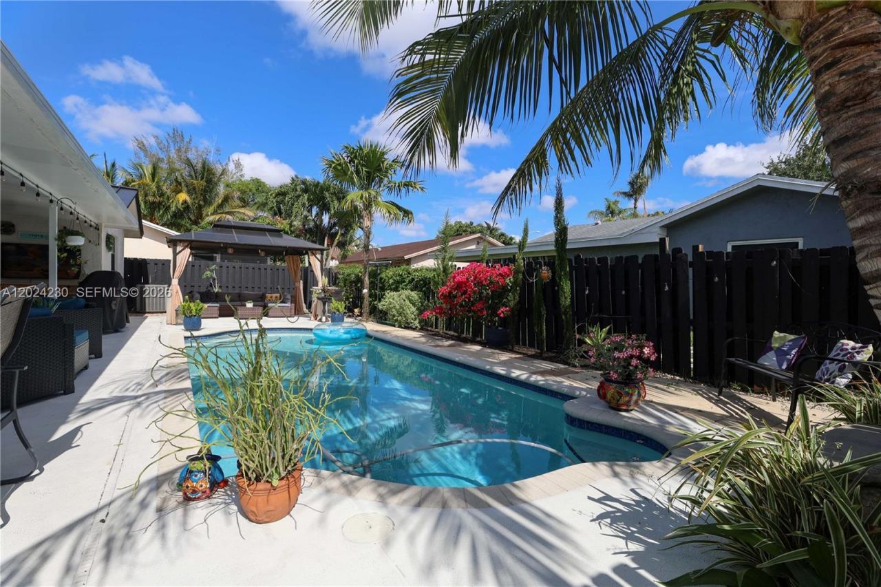 9330 NW 43rd St , Sunrise, FL 33351 Photo