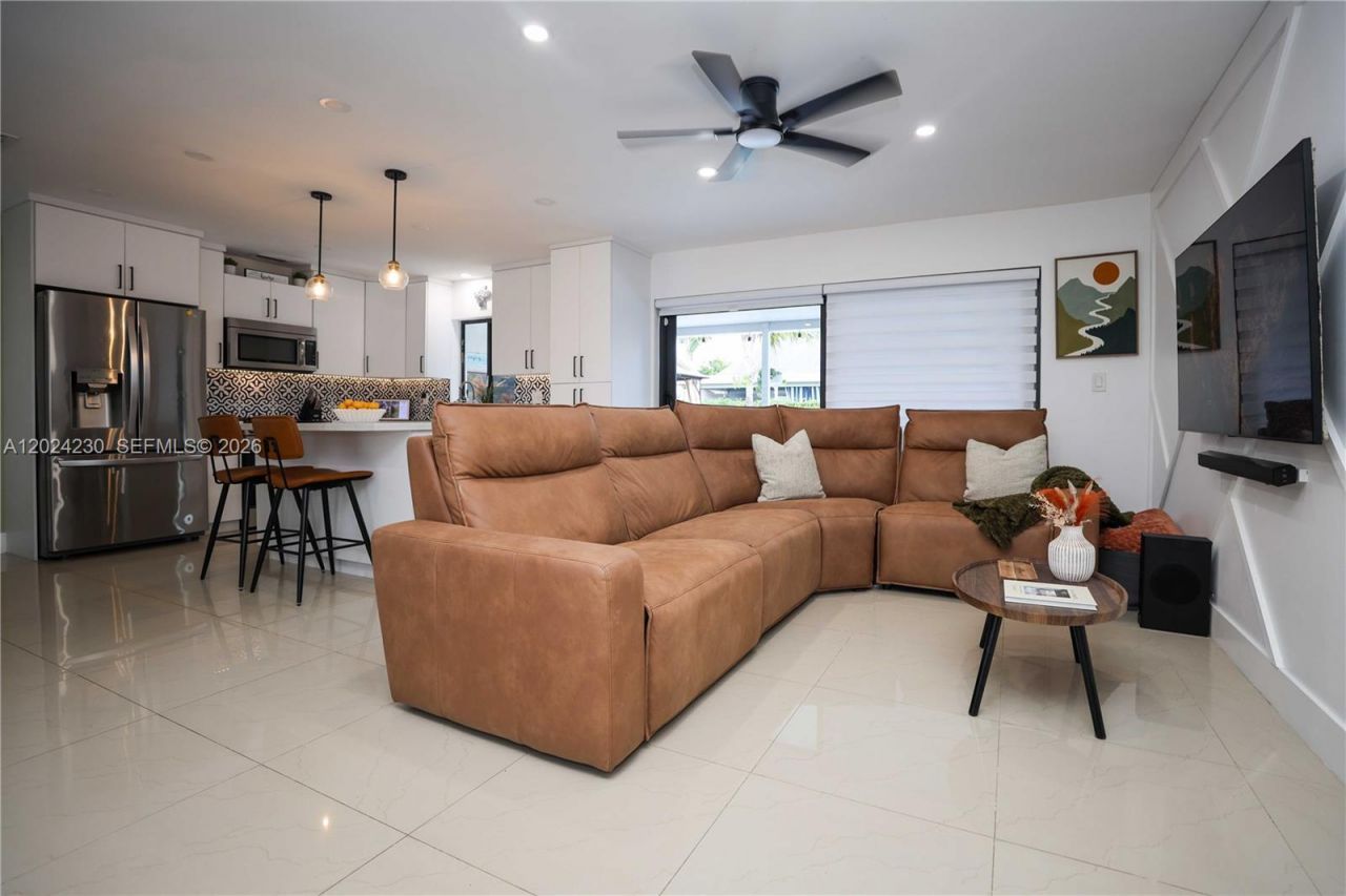 9330 NW 43rd St , Sunrise, FL 33351 Photo