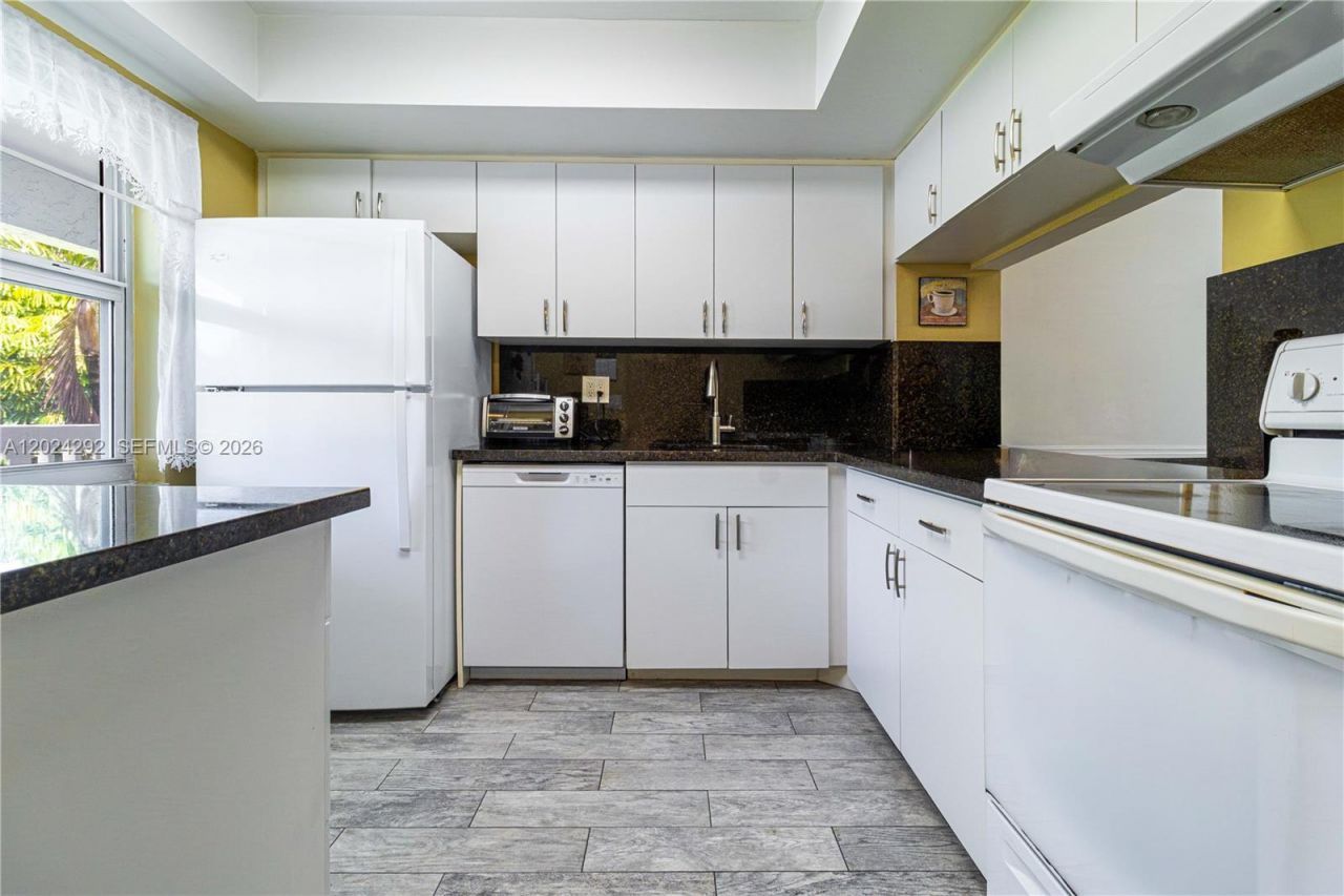 9780 N Marina Blvd, Unit 424, Boca Raton, FL 33428 Photo