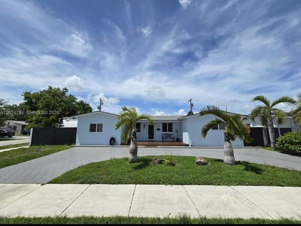 9591 SW 52nd Ter , Miami, FL 33165