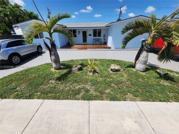 9591 SW 52nd Ter , Miami, FL 33165