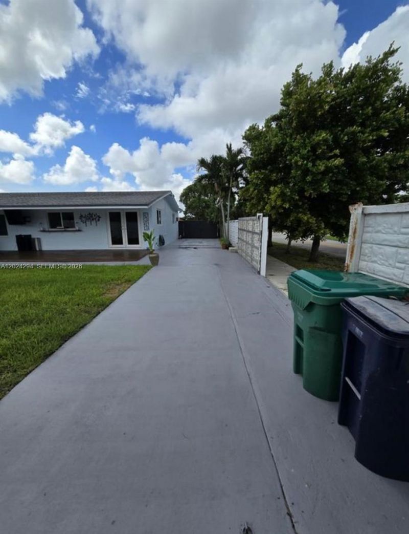 9591 SW 52nd Ter, Miami, FL 33165 Photo