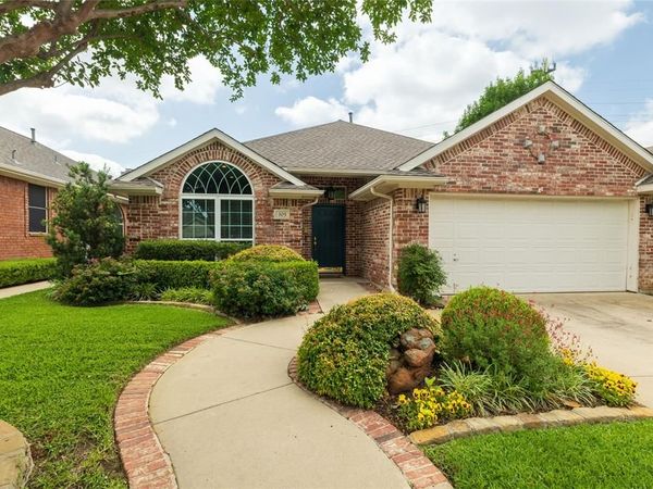 305 Chantilly Court, Hurst, TX 76054