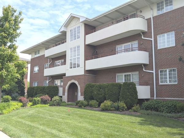 706 63rd Street , Unit 202, Westmont, IL 60559