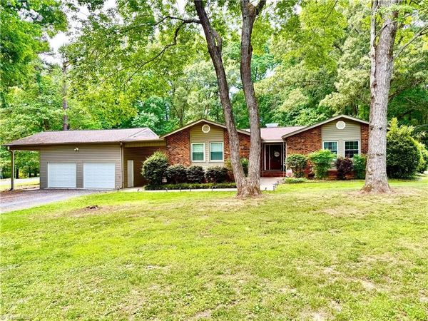 2068 Country Trail , Asheboro, NC 27205