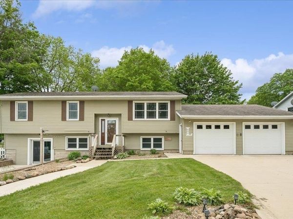 604 Colgrove Drive, Fayette, IA 52142