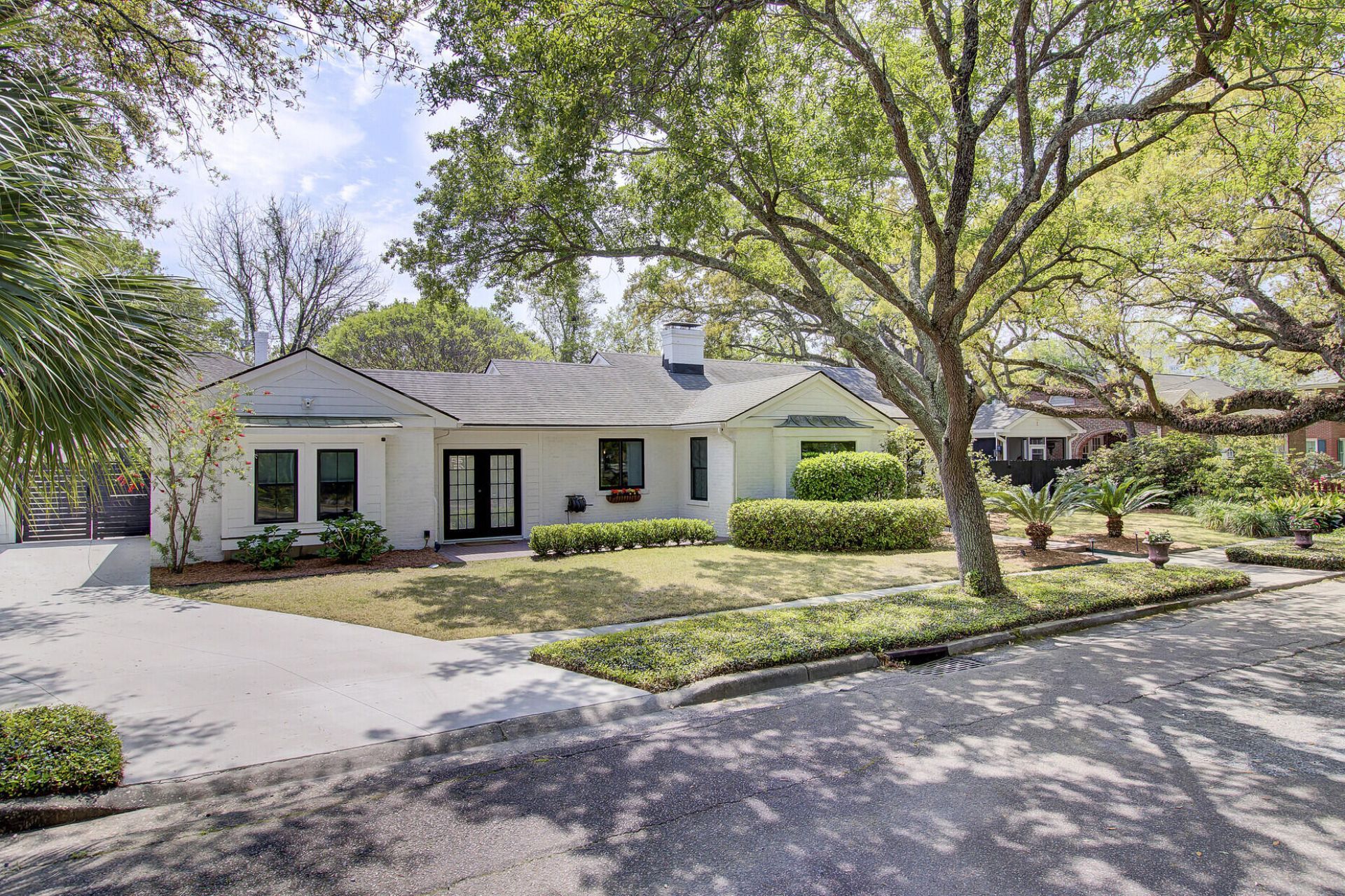 1 Beverly Road Photo 4