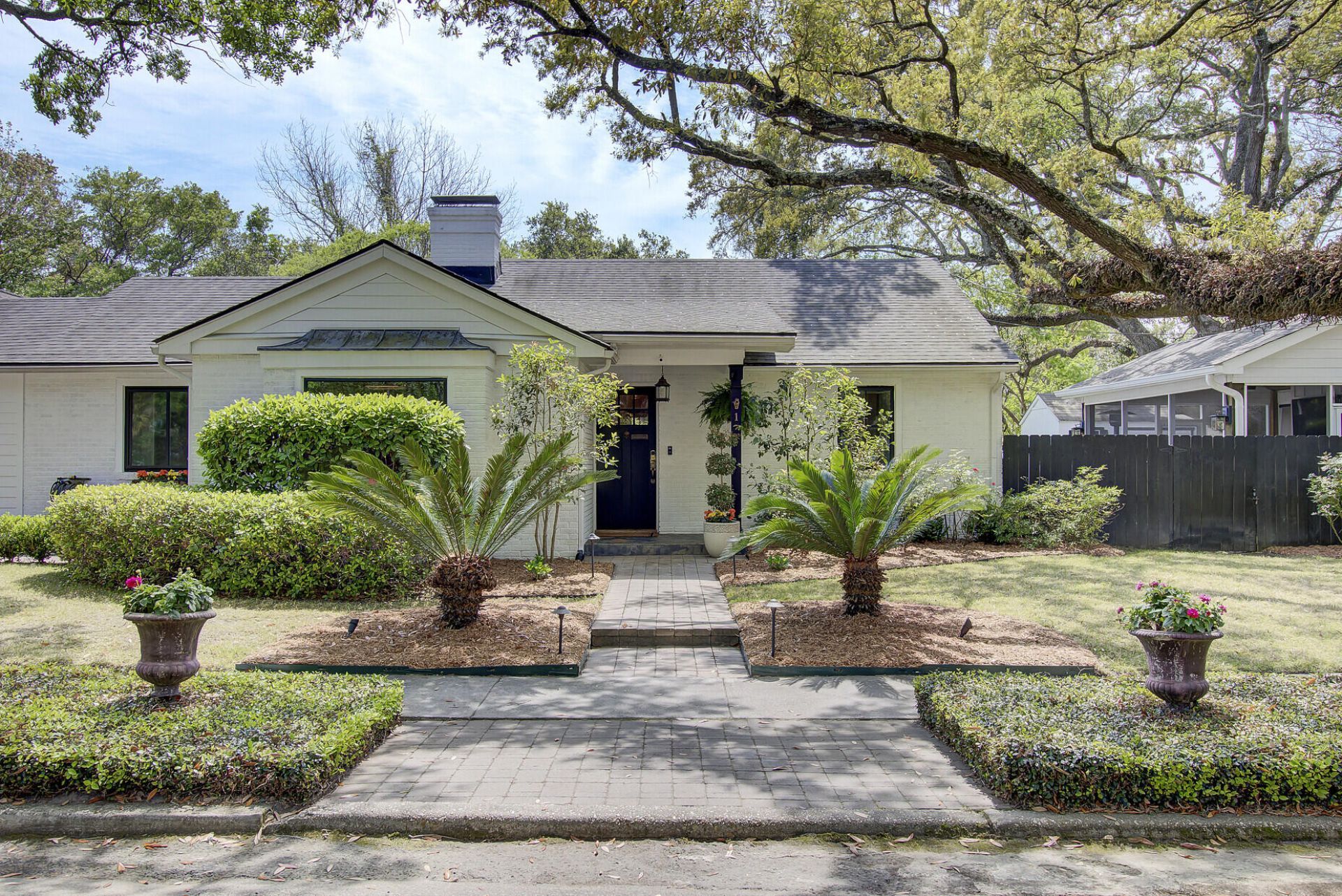 1 Beverly Road Photo 5