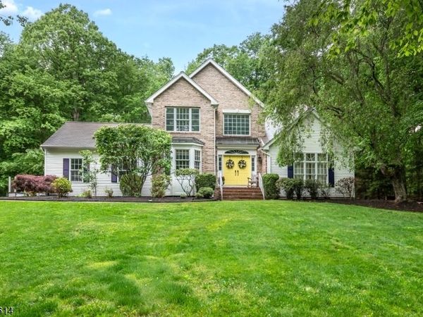 15 Gary Ct, Mount Olive, NJ 07836