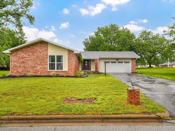 1716 S Oakland Avenue , Bolivar, MO 65613