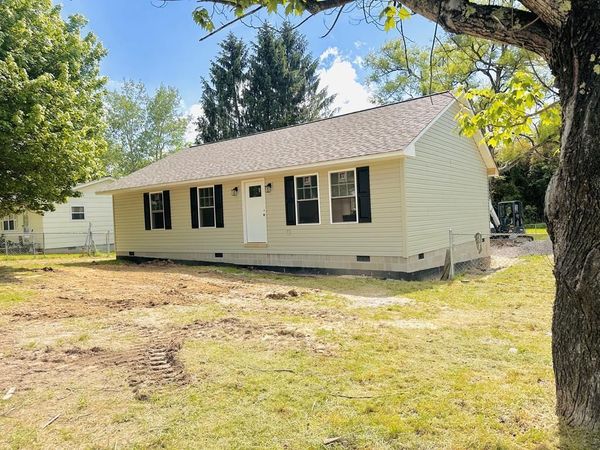 100 SOUTHLOOP DR, OAK HILL, WV 25901