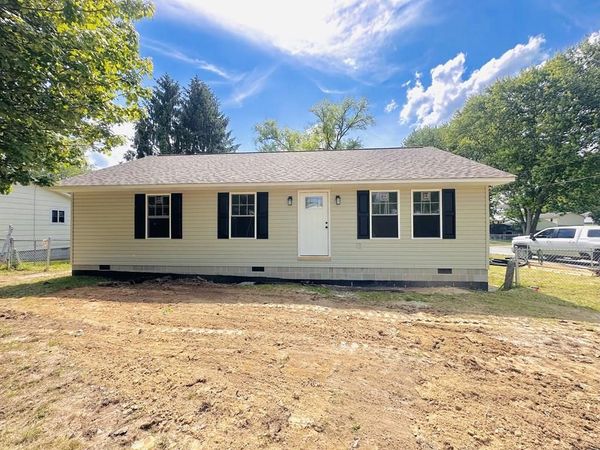 100 SOUTHLOOP DR, OAK HILL, WV 25901