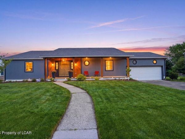 29 Windsor Drive, Dallas, PA 18612