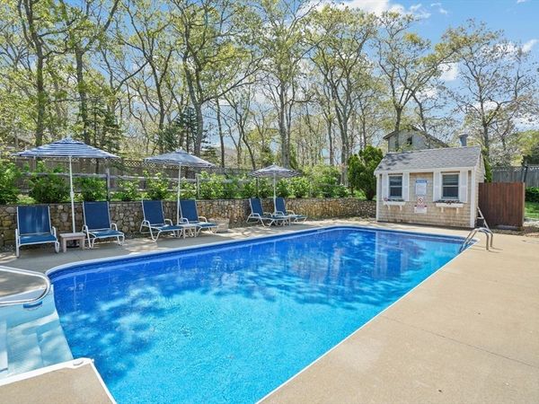 15 Twenty First St N, Edgartown, MA 02539