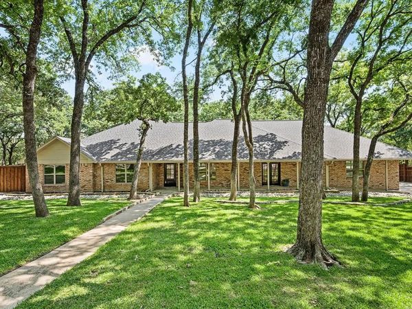 2335 Los Robles Street, Grapevine, TX 76051