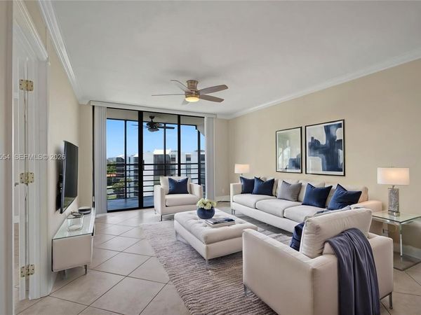 20400 W Country Club Dr, Unit 812, Aventura, FL 33180