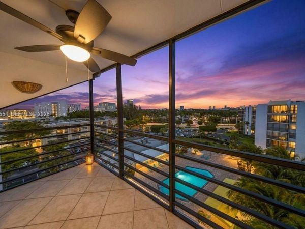 20400 W Country Club Dr , Unit 812, Aventura, FL 33180