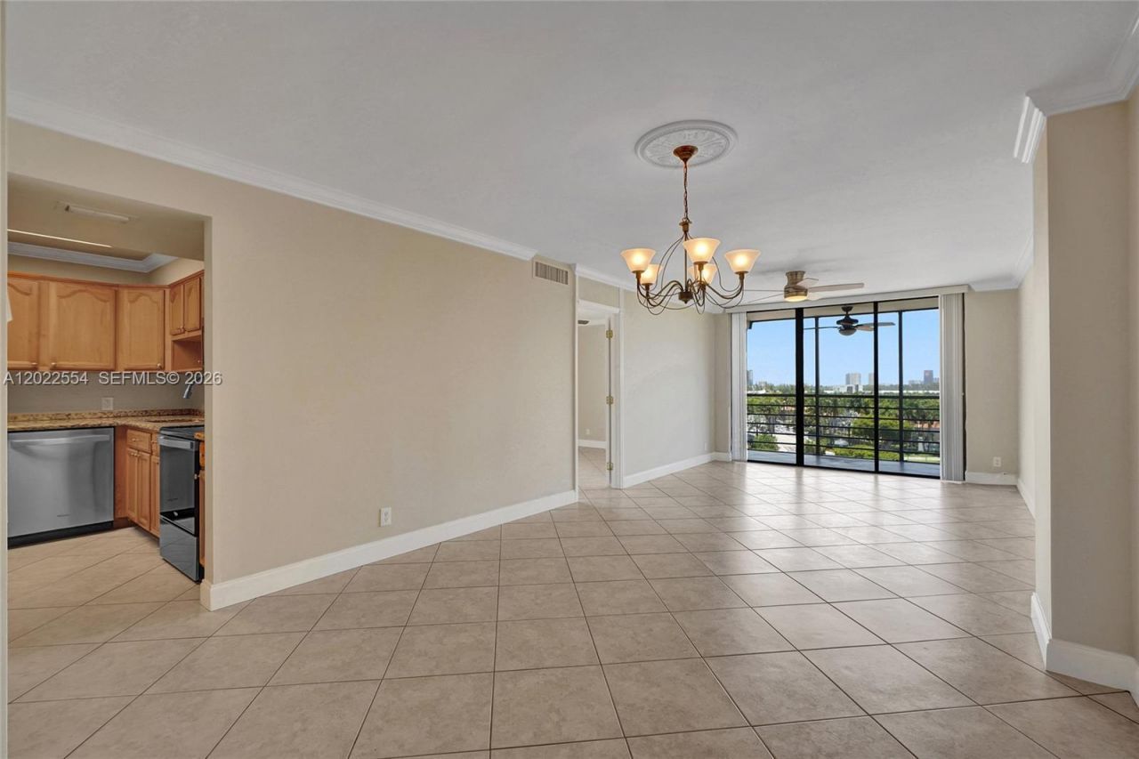 20400 W Country Club Dr, Unit 812, Aventura, FL 33180 Photo