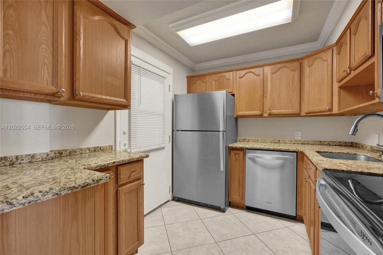 20400 W Country Club Dr, Unit 812, Aventura, FL 33180 Photo