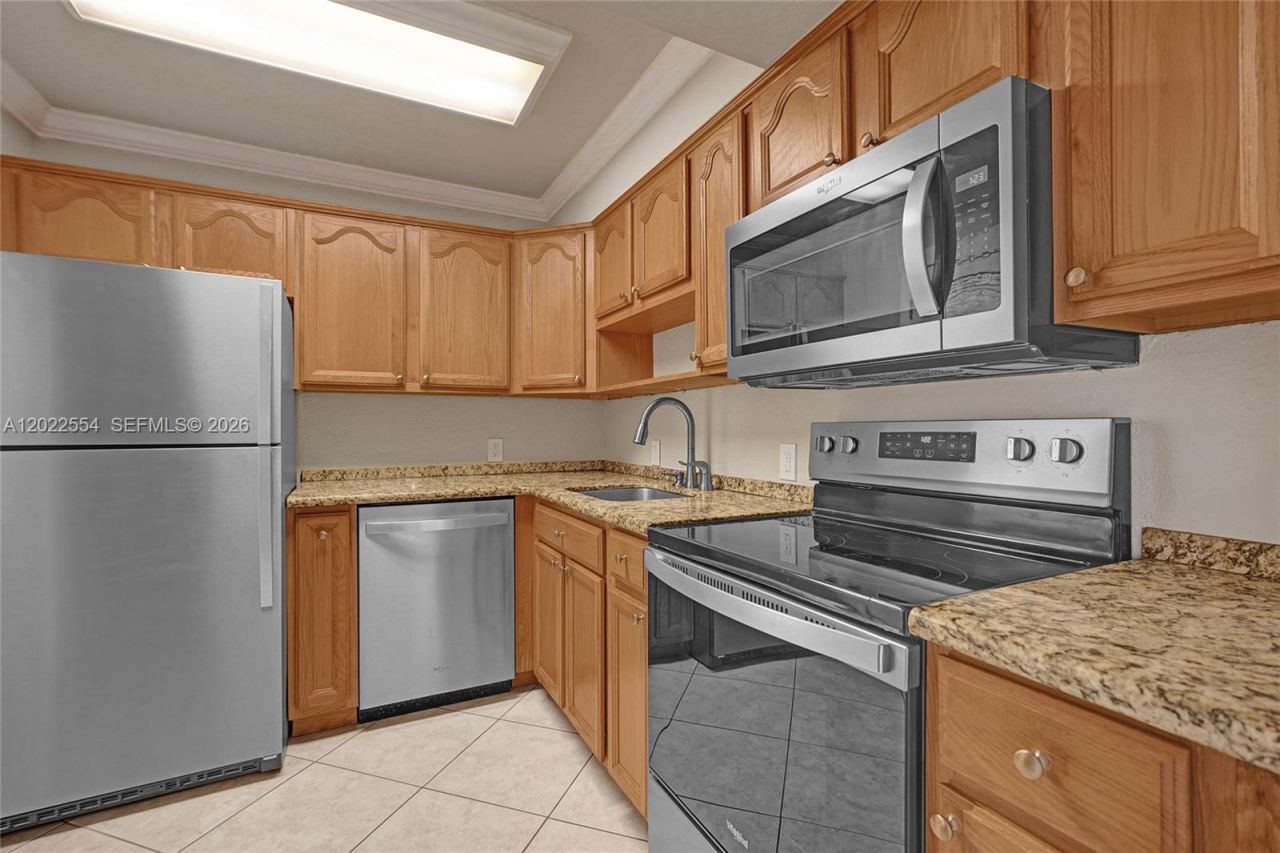 20400 W Country Club Dr, Unit 812, Aventura, FL 33180 Photo