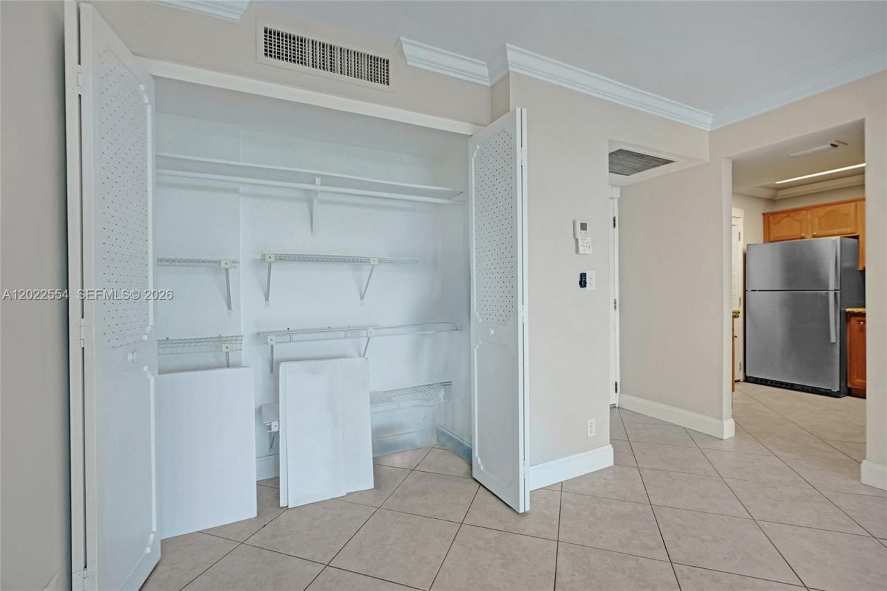 20400 W Country Club Dr, Unit 812, Aventura, FL 33180 Photo