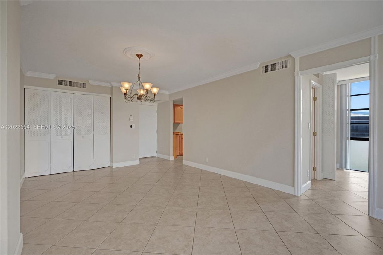 20400 W Country Club Dr, Unit 812, Aventura, FL 33180 Photo