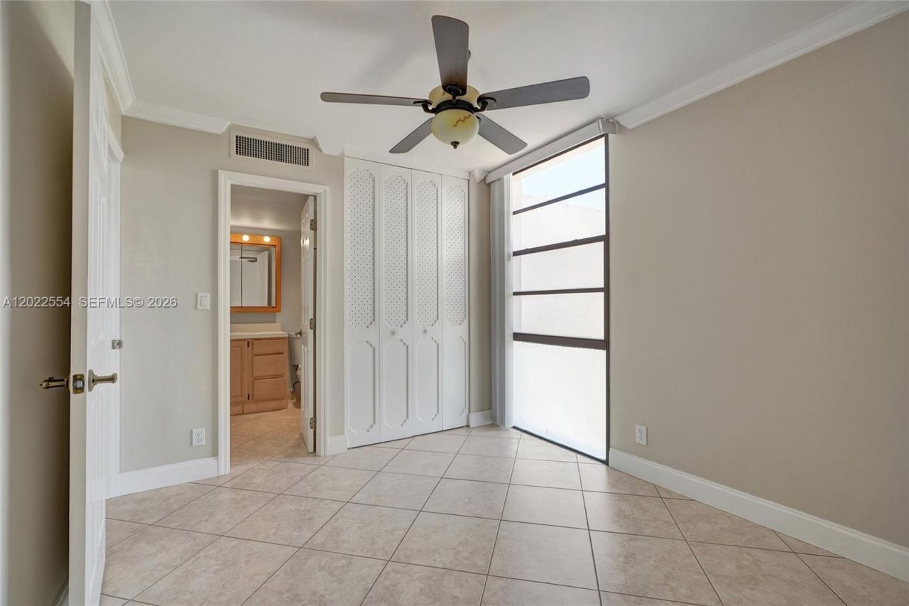 20400 W Country Club Dr, Unit 812, Aventura, FL 33180 Photo