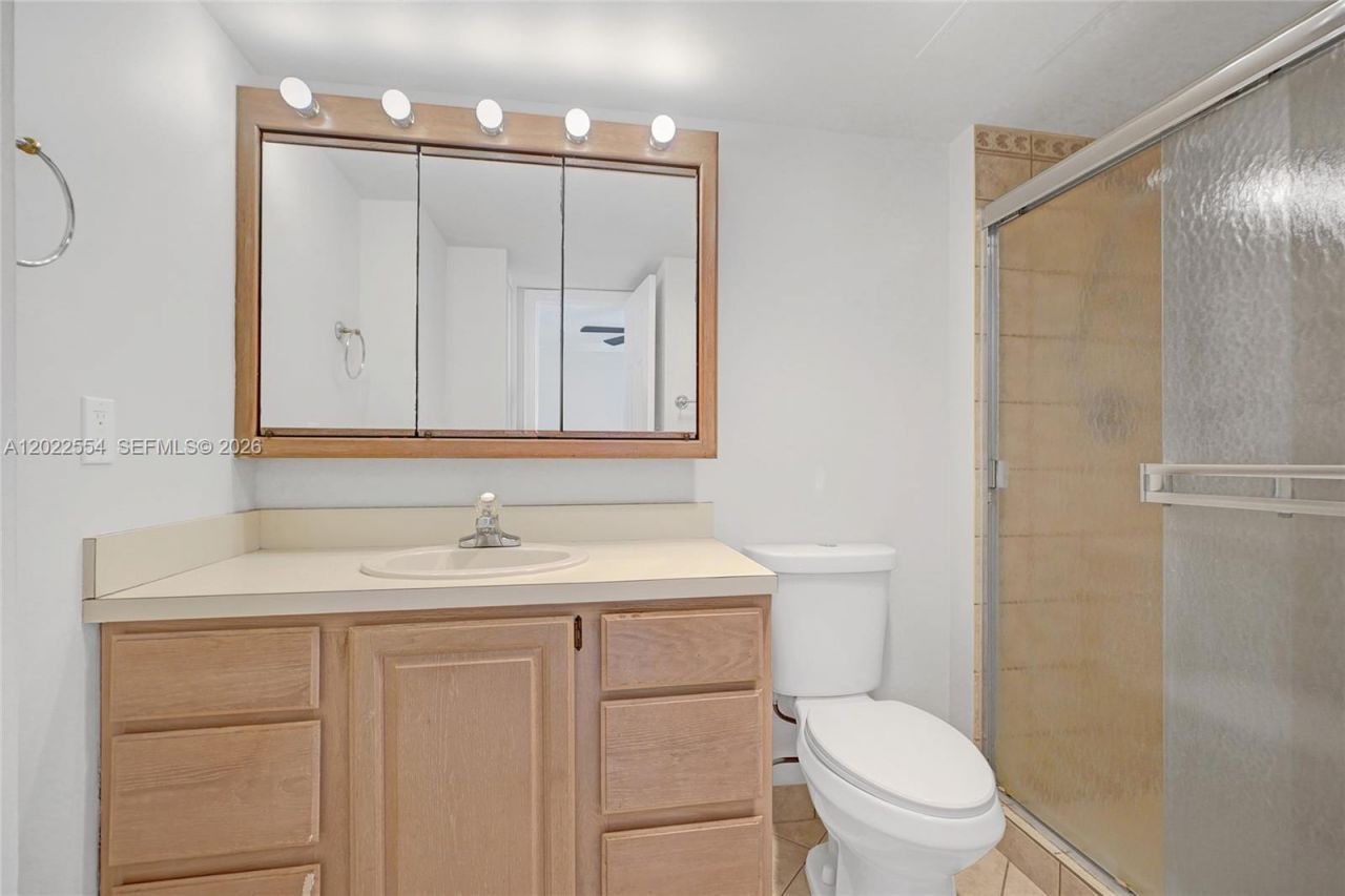 20400 W Country Club Dr, Unit 812, Aventura, FL 33180 Photo
