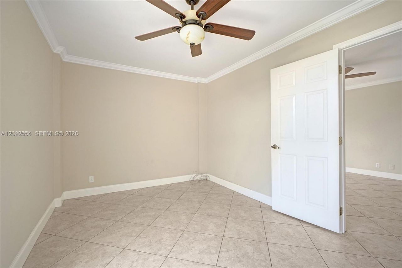20400 W Country Club Dr, Unit 812, Aventura, FL 33180 Photo