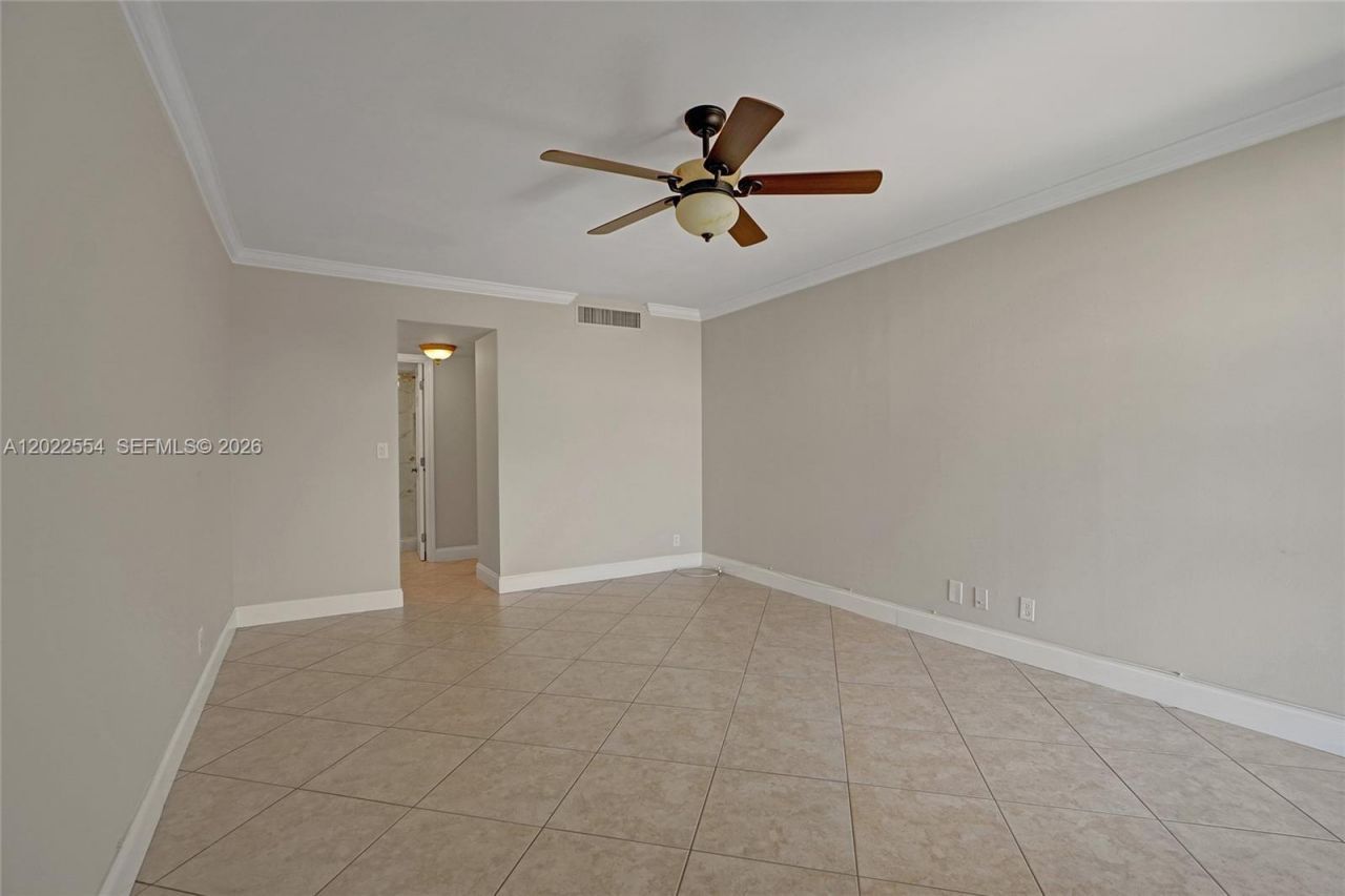 20400 W Country Club Dr, Unit 812, Aventura, FL 33180 Photo