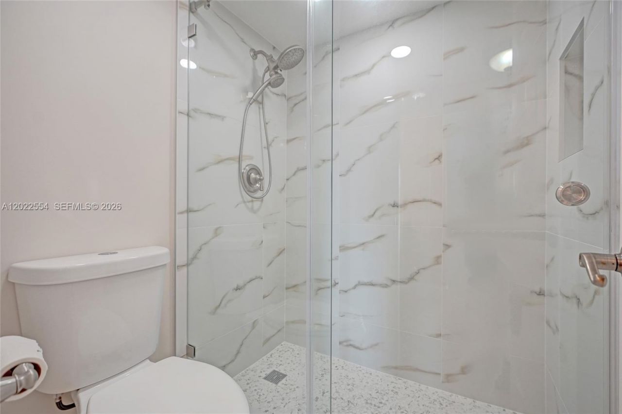 20400 W Country Club Dr, Unit 812, Aventura, FL 33180 Photo