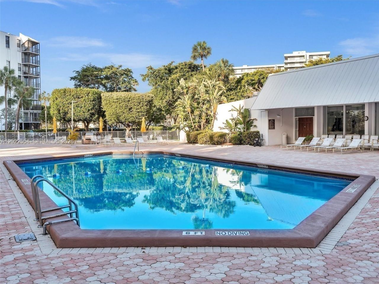 20400 W Country Club Dr, Unit 812, Aventura, FL 33180 Photo