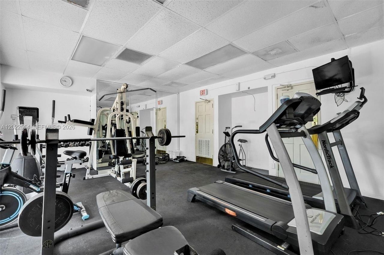 20400 W Country Club Dr, Unit 812, Aventura, FL 33180 Photo