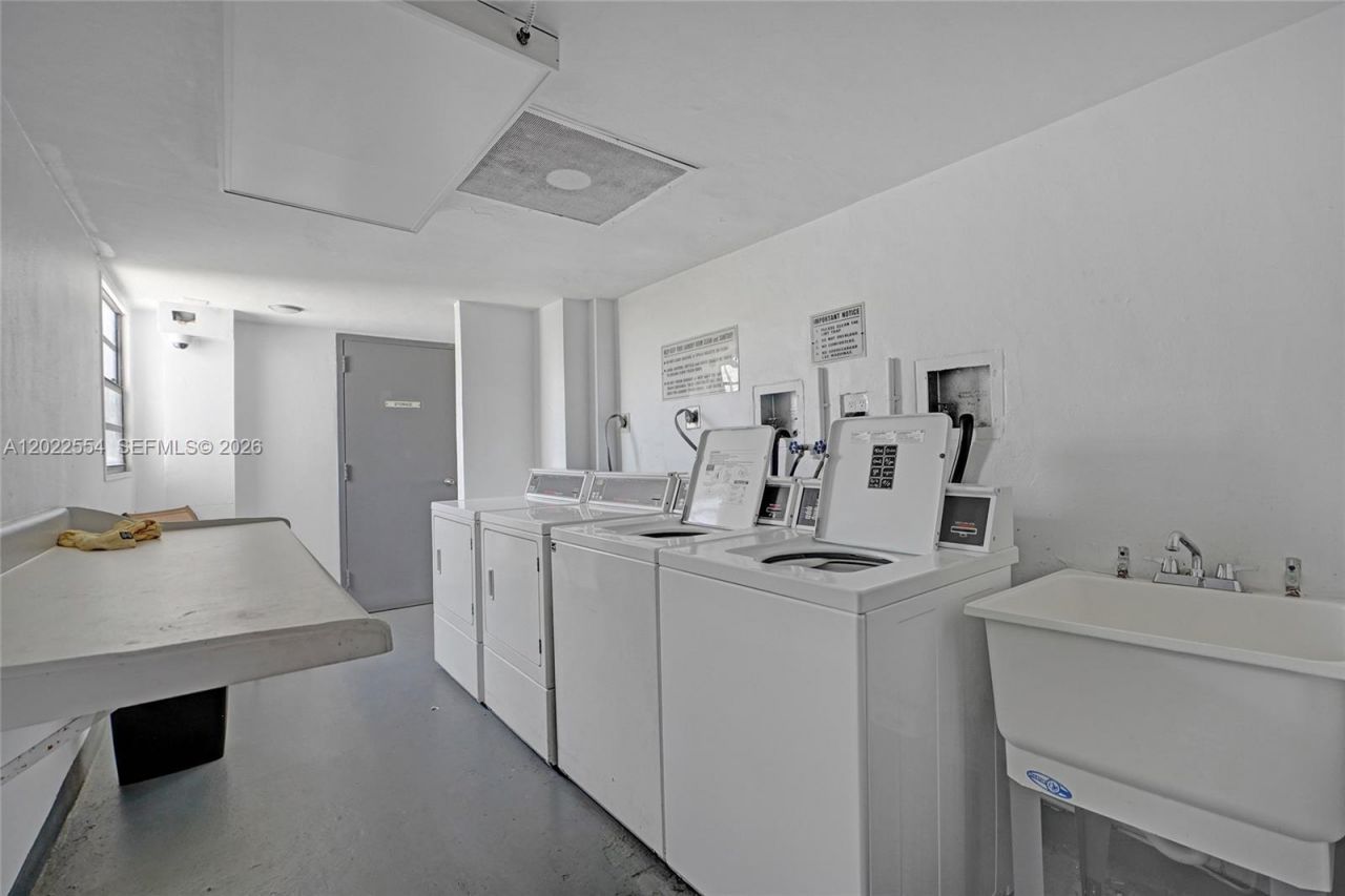 20400 W Country Club Dr, Unit 812, Aventura, FL 33180 Photo