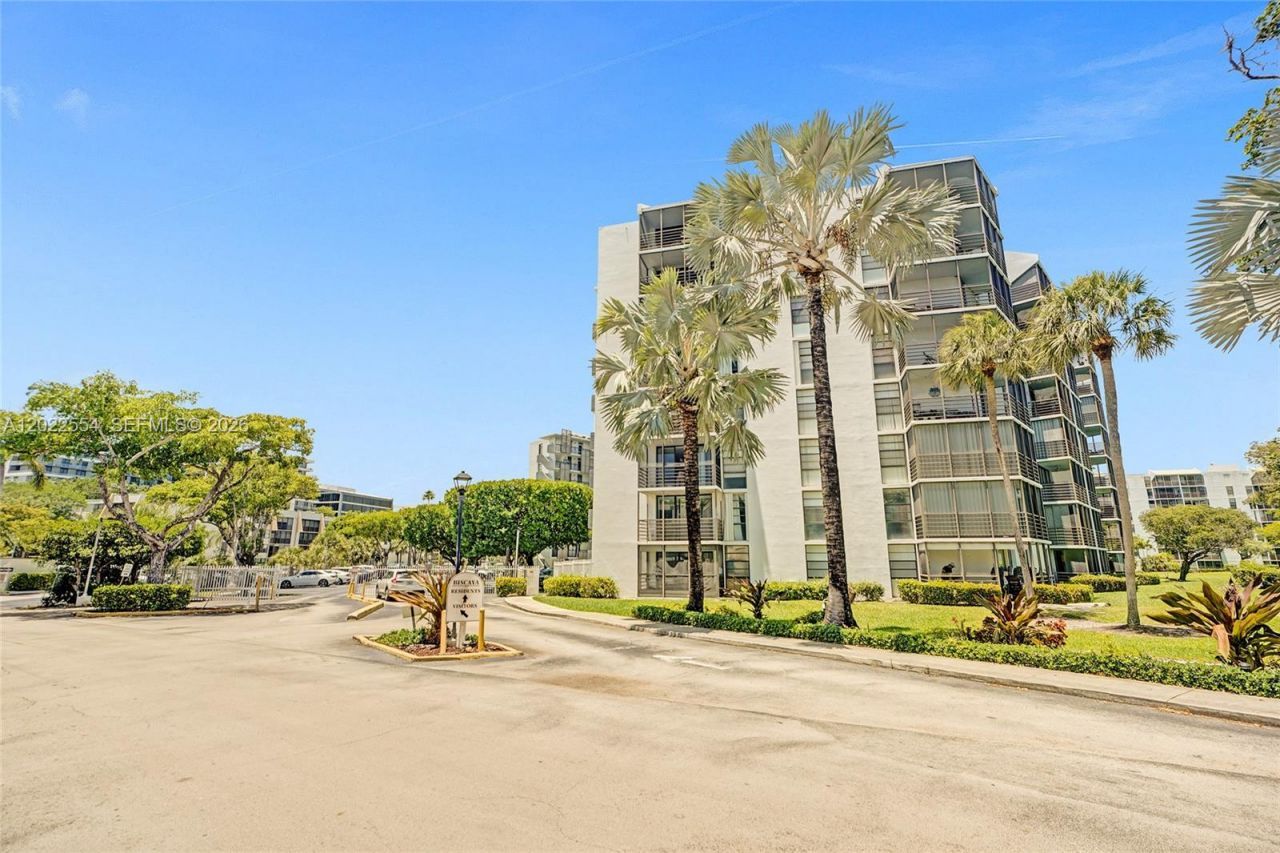 20400 W Country Club Dr, Unit 812, Aventura, FL 33180 Photo