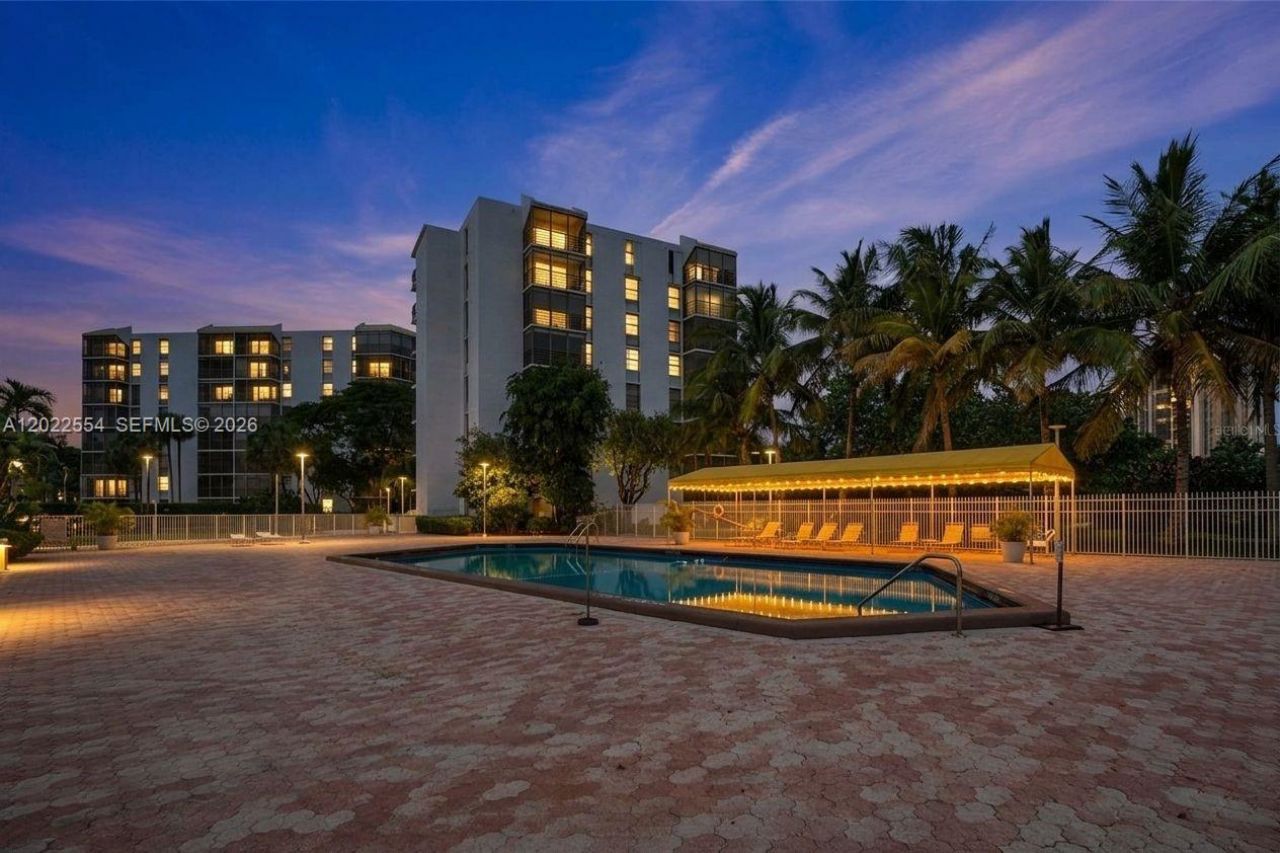 20400 W Country Club Dr, Unit 812, Aventura, FL 33180 Photo