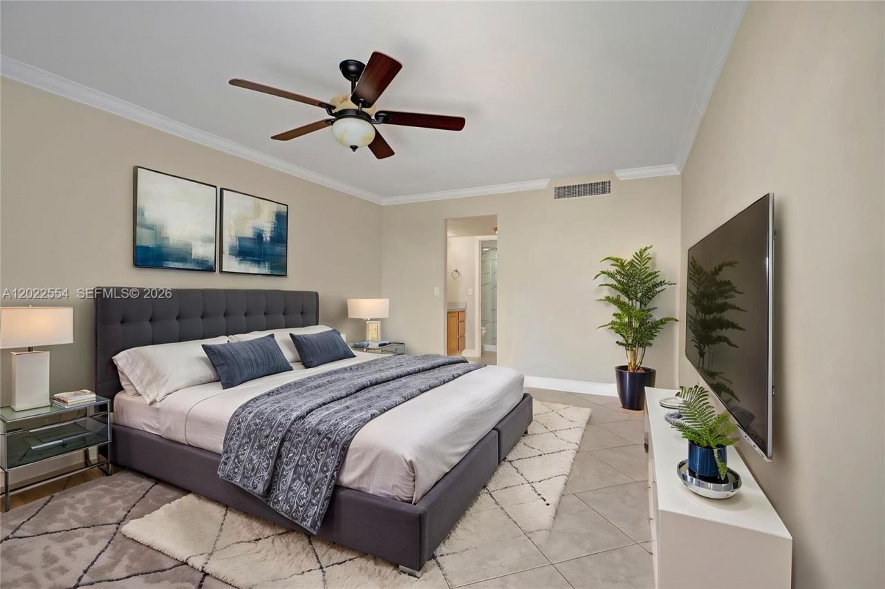 20400 W Country Club Dr, Unit 812, Aventura, FL 33180 Photo