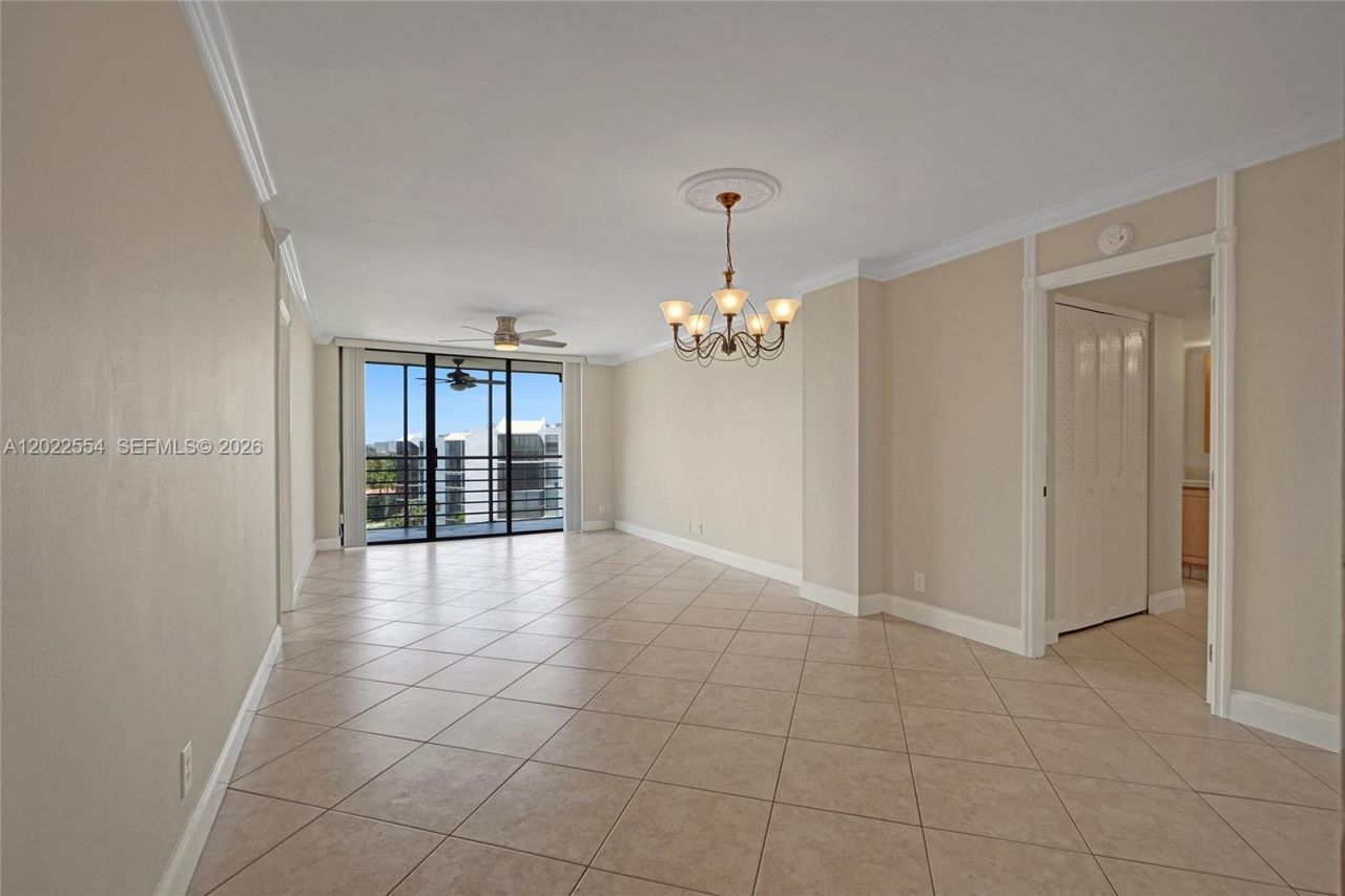 20400 W Country Club Dr, Unit 812, Aventura, FL 33180 Photo