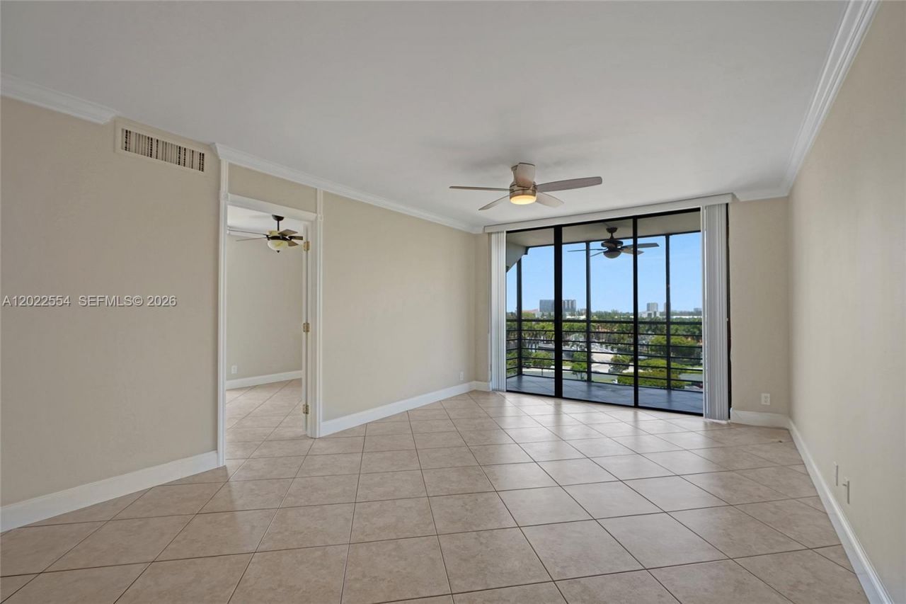 20400 W Country Club Dr, Unit 812, Aventura, FL 33180 Photo