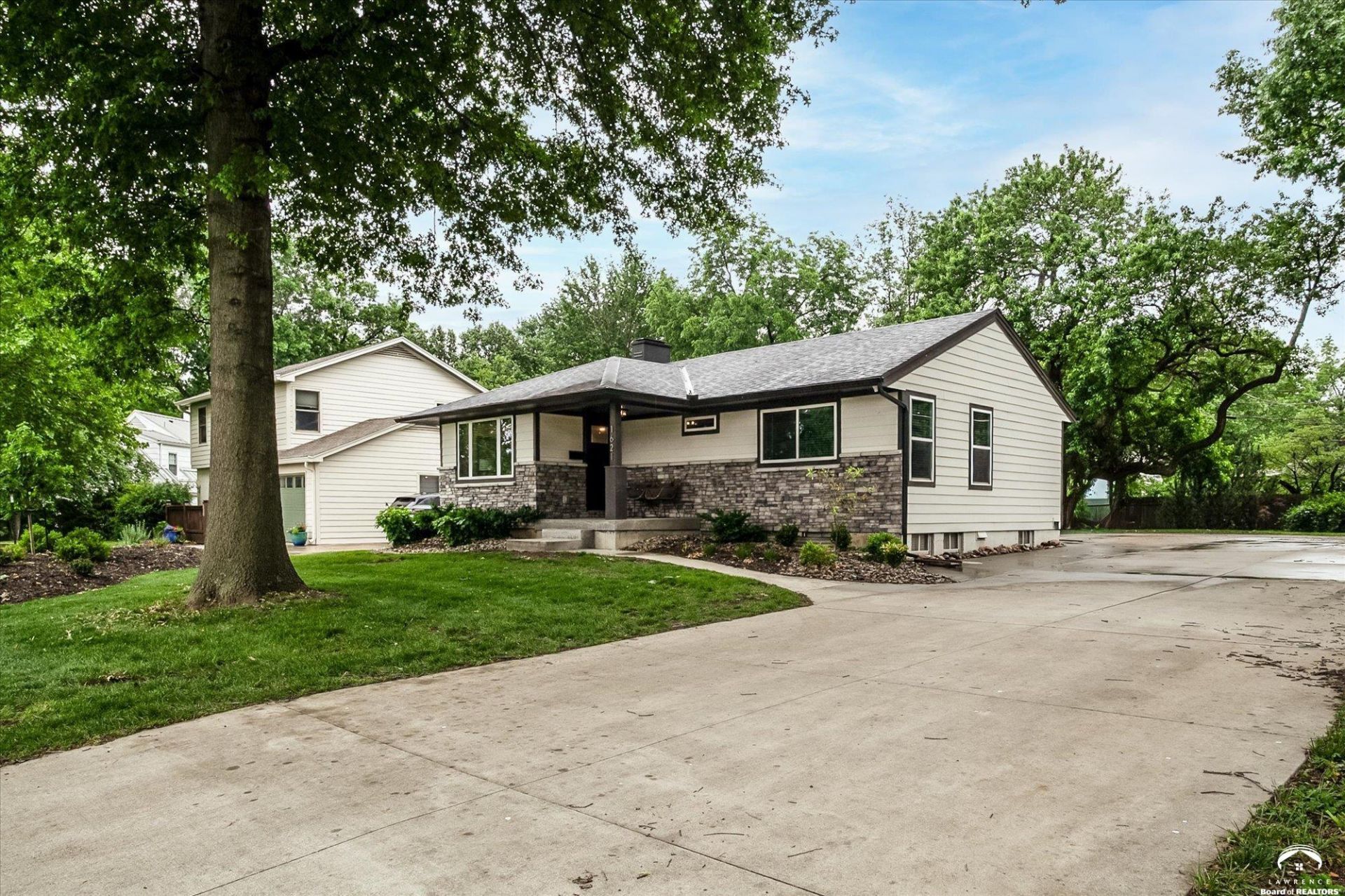 1621 Oxford , Lawrence, KS 66044 Main Photo