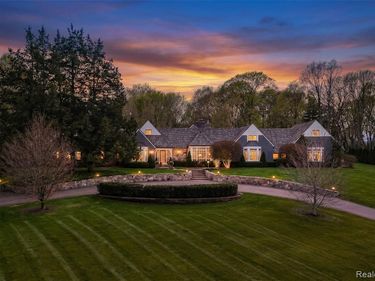 267 Woodberry Drive, Bloomfield Hills, MI 48304