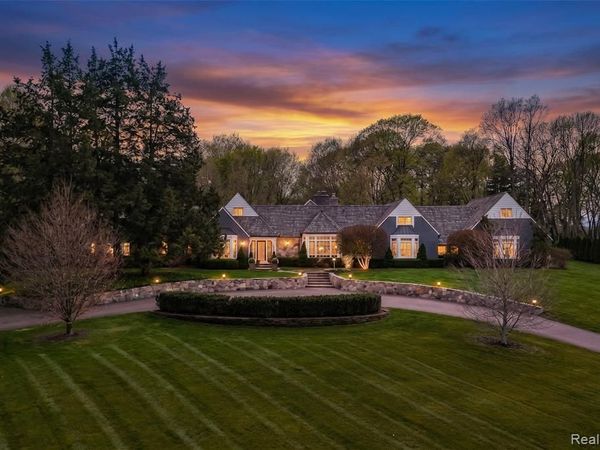 267 Woodberry Drive, Bloomfield Hills, MI 48304