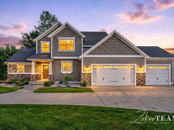 1922 Stratford Lane NW, Walker, MI 49534
