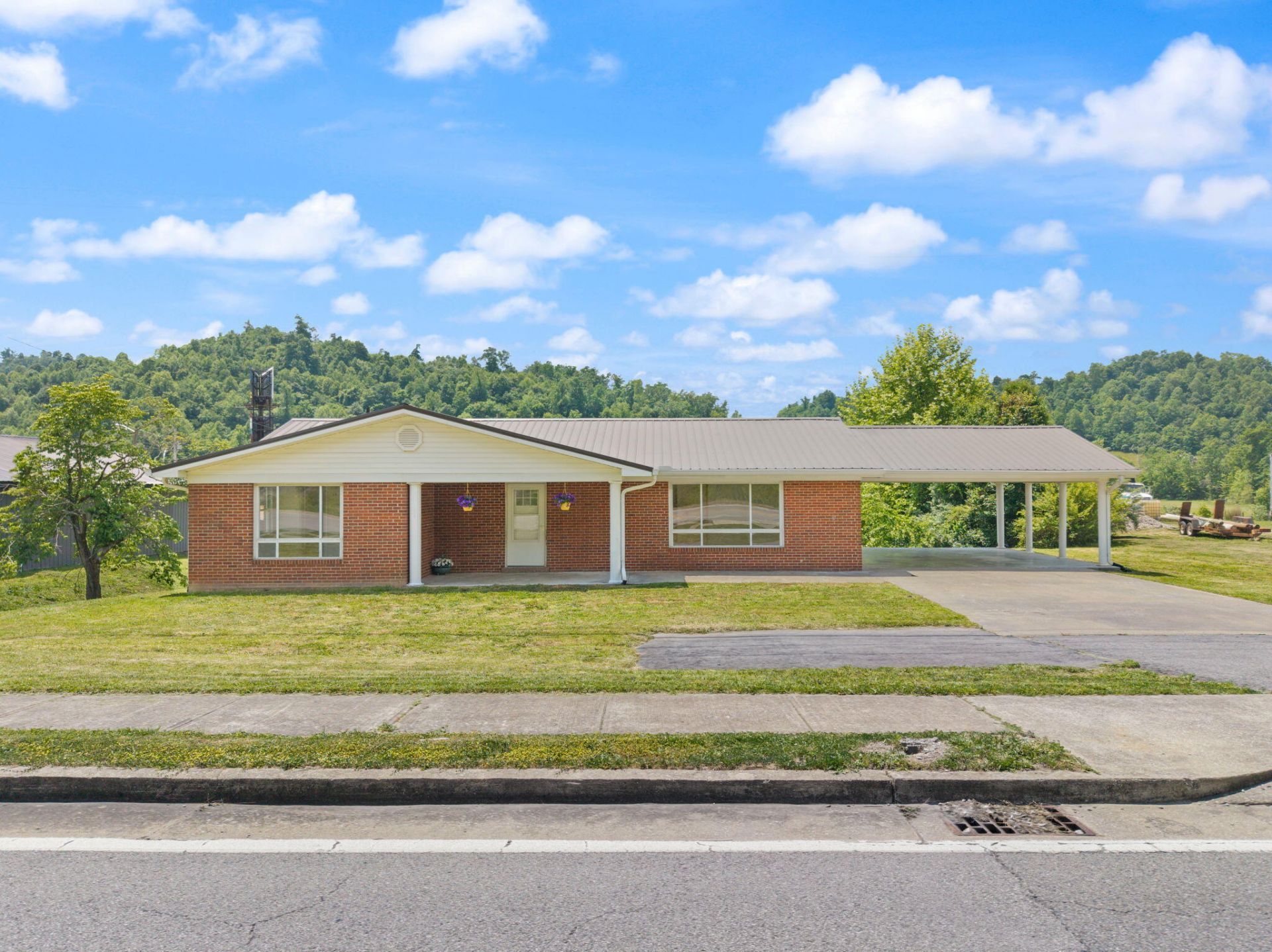 1176 Parkway Drive, Salyersville, KY 41465