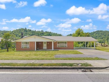 1176 Parkway Drive, Salyersville, KY 41465